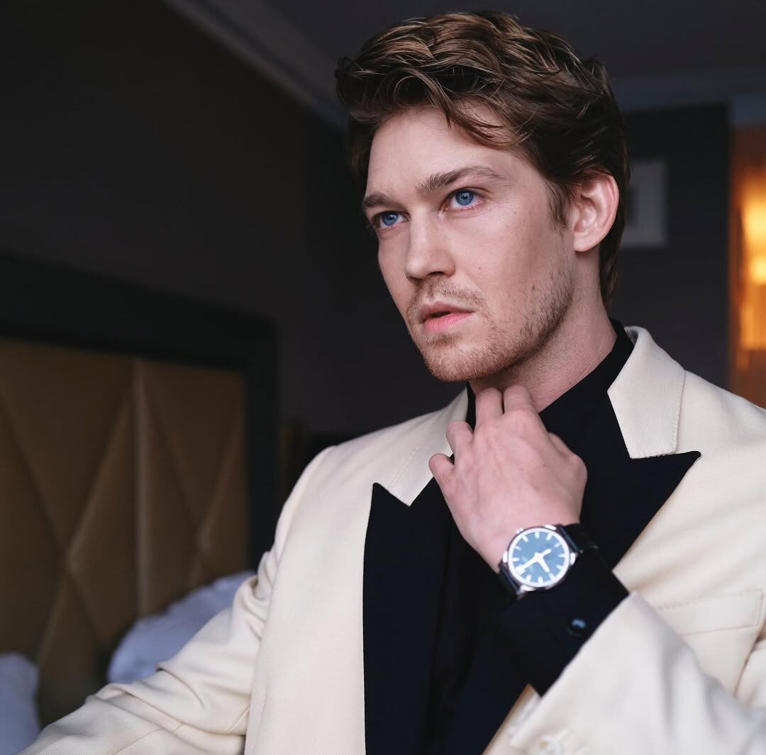 Joe Alwyn Net Worth: Fortune, Career & Biography 2025