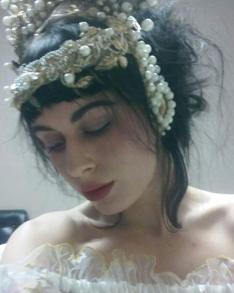 Olive Glass: Biography, Age, Career & Net Worth 2025