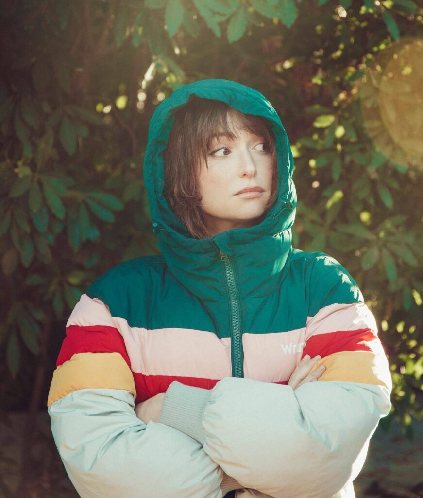 Milana Vayntrub: Age, Career, Boyfriend, Height & Net Worth 2025