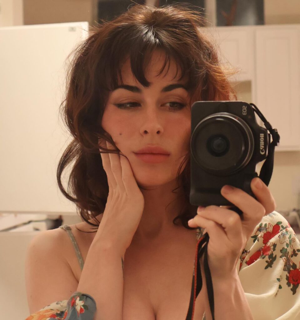 Olive Glass: Biography, Age, Career & Net Worth 2025