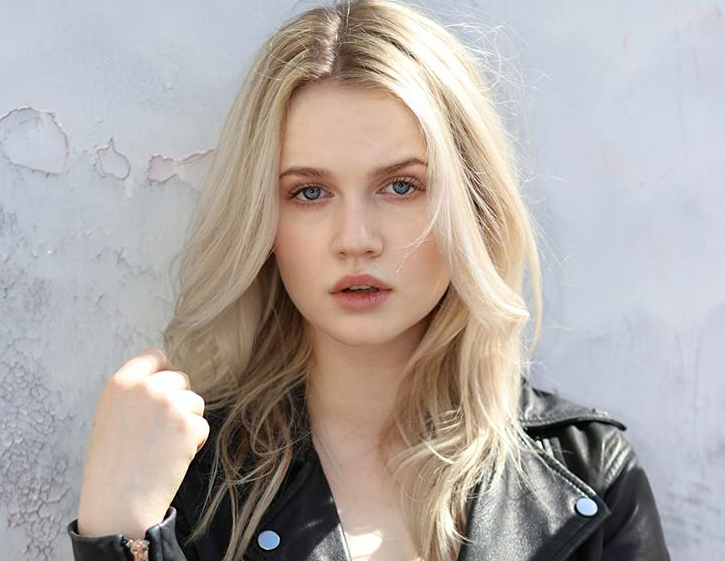 Roan Curtis: Bio, Age, Height, Career & Net Worth 2025