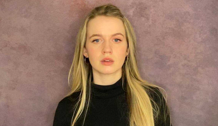 Roan Curtis: Bio, Age, Height, Career & Net Worth 2025