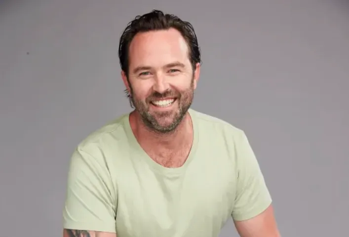 Sullivan Stapleton Wife, Net Worth, Movies & TV Shows – A Complete Profile